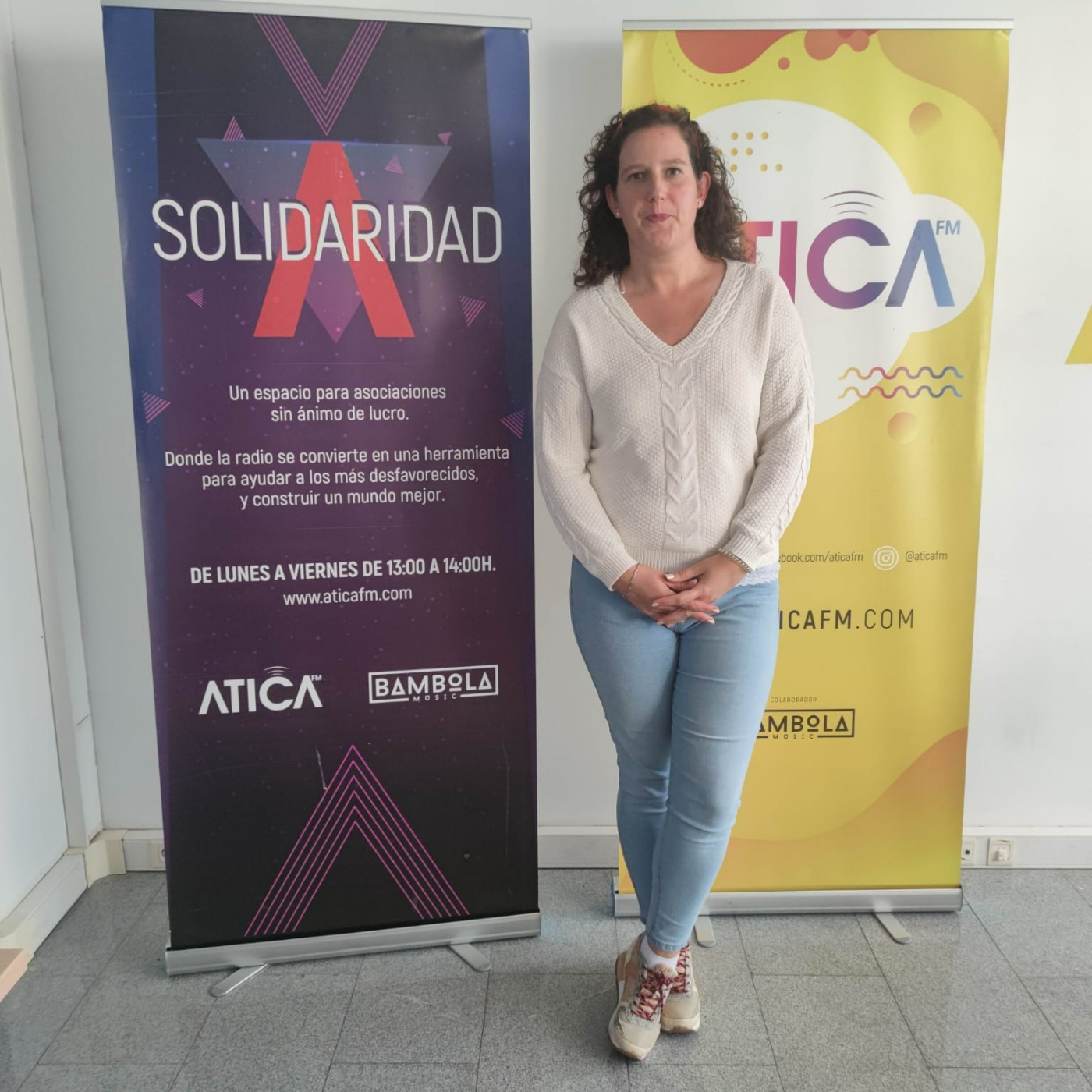 ESTOY AQUÍ, ME VES? hemen nago, ikusten nauzu?