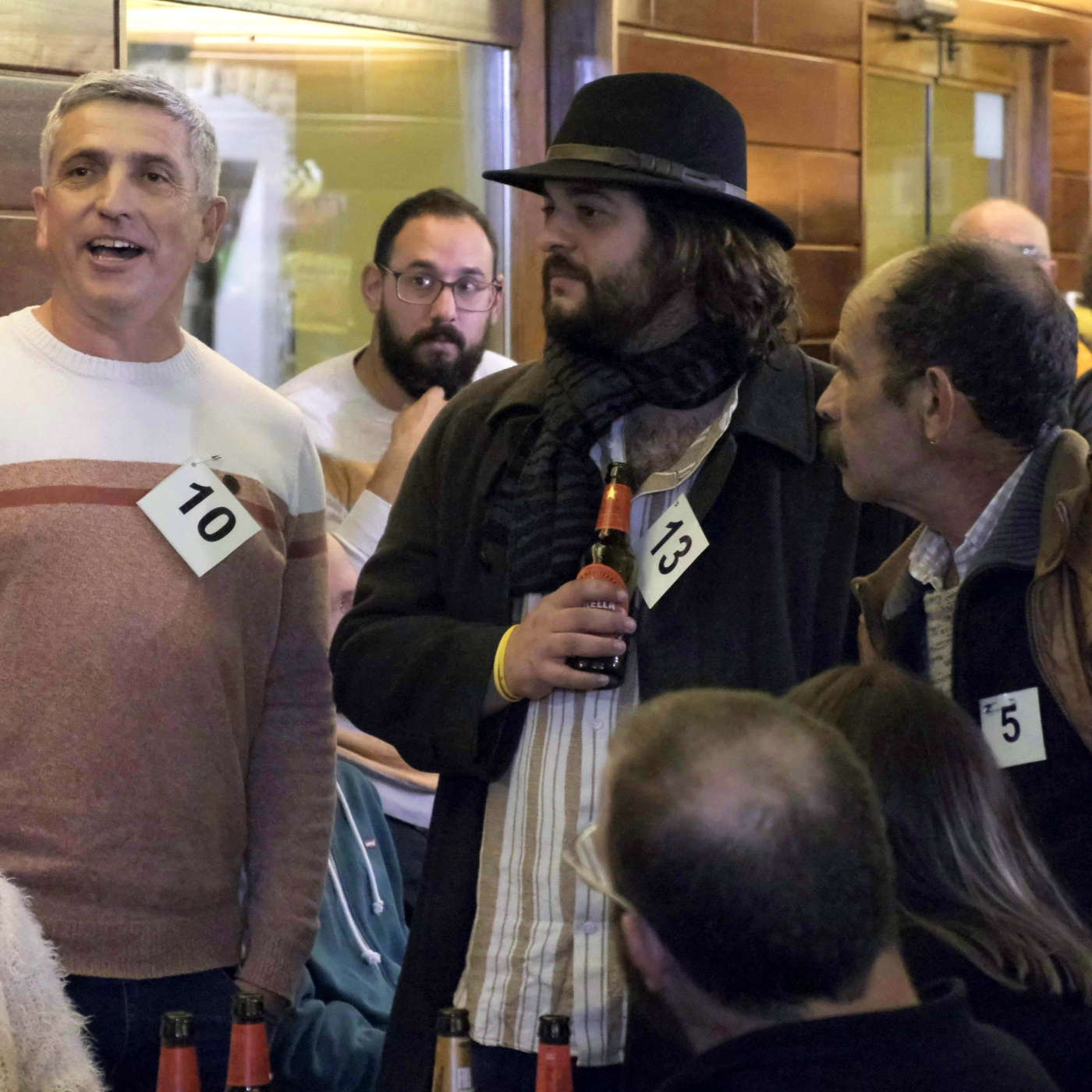 ONES DE MOTS 23 > VIII TORNEIG DE GLOSA. RESUM DE LA PROVA DE GLOSA AL BAR PERI