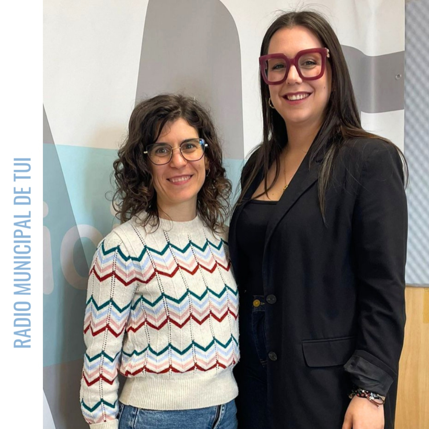 Ent. Alba Álvarez e Natalia Carrera, psicólogas sanitarias do Centro Anarela | Terapia, IA e redes sociais episode artwork