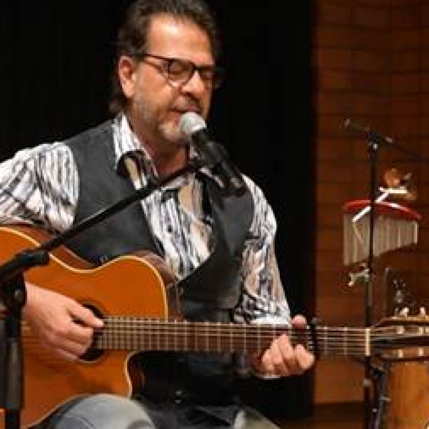 UN CANTO SE HACE AL VIENTO