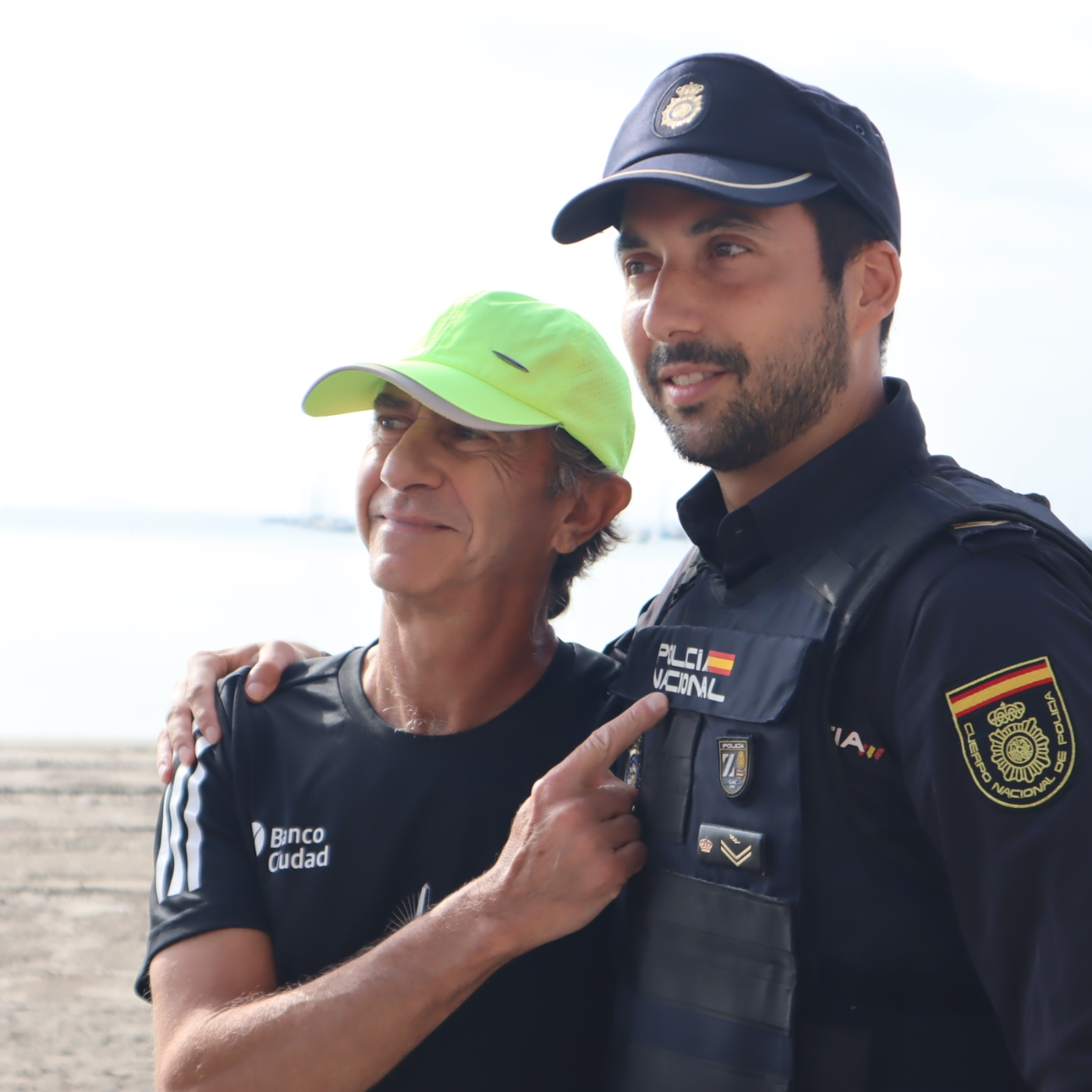 Corte Policía salva la vida a u runner episode artwork