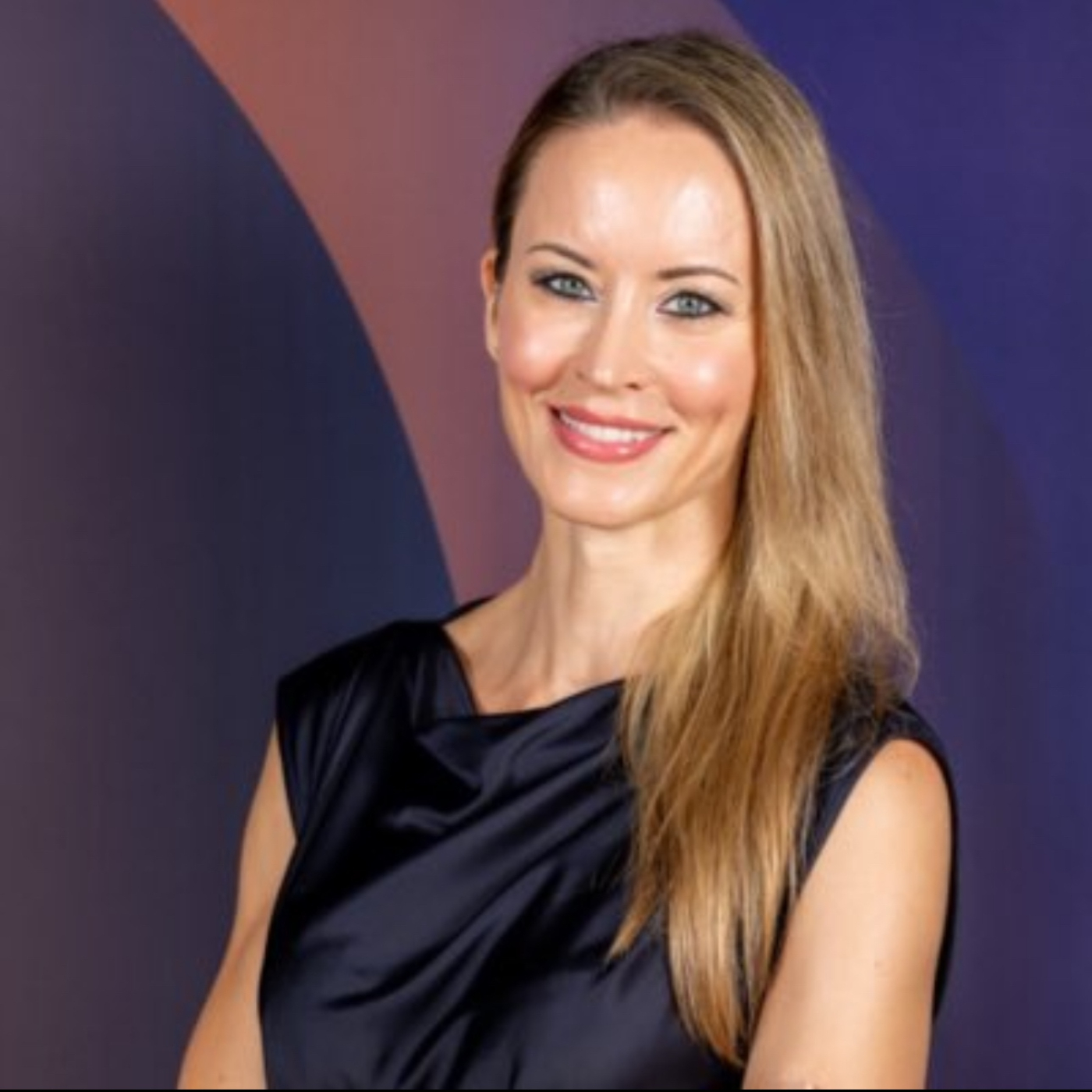 Entrevista al "Círculo de Directivos de Alicante" con Senti Bernabeu, Vicepresidenta