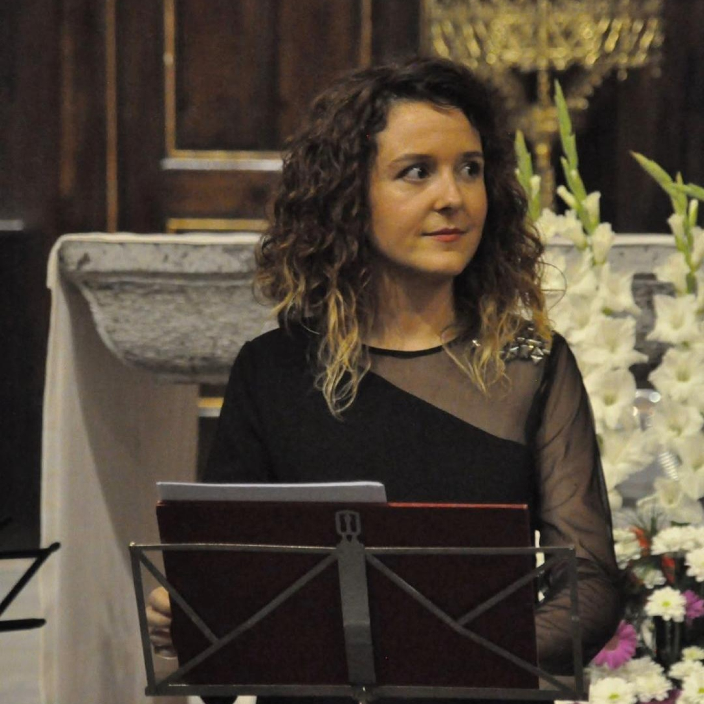 La soprano, musicóloga y directora coral Lara Agudo celebra una década dirigiendo a la Coral Portus Victoriae de Santoña episode artwork