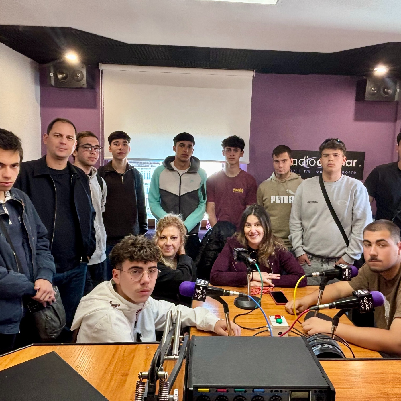 Estudiantes portugueses conocen empresas de la comarca con el programa Erasmus del IES Santa María La Real episode artwork