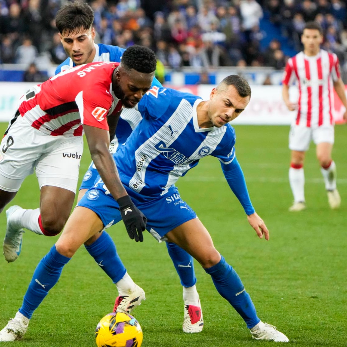 En Corto y al pie. Tu podcast sobre el Alaves
