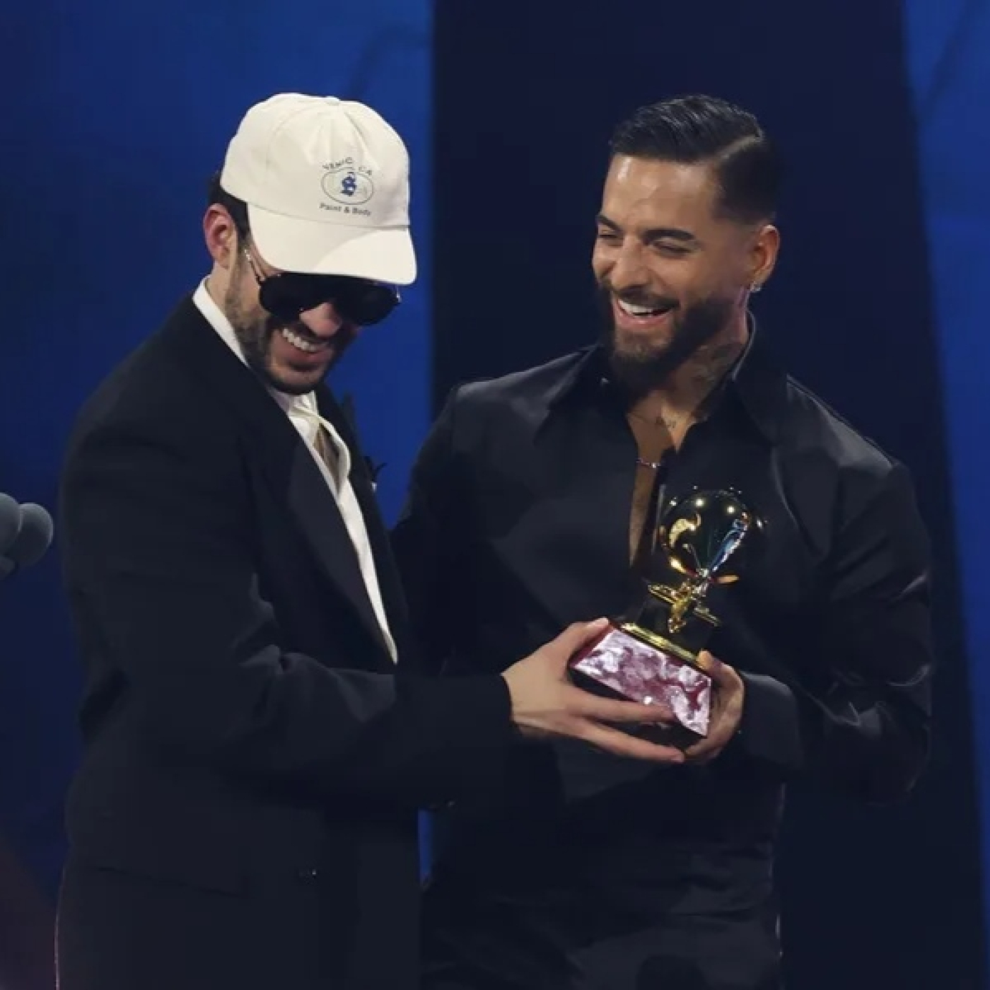 Bad Bunny agranda su huella en los Latin Grammy episode artwork