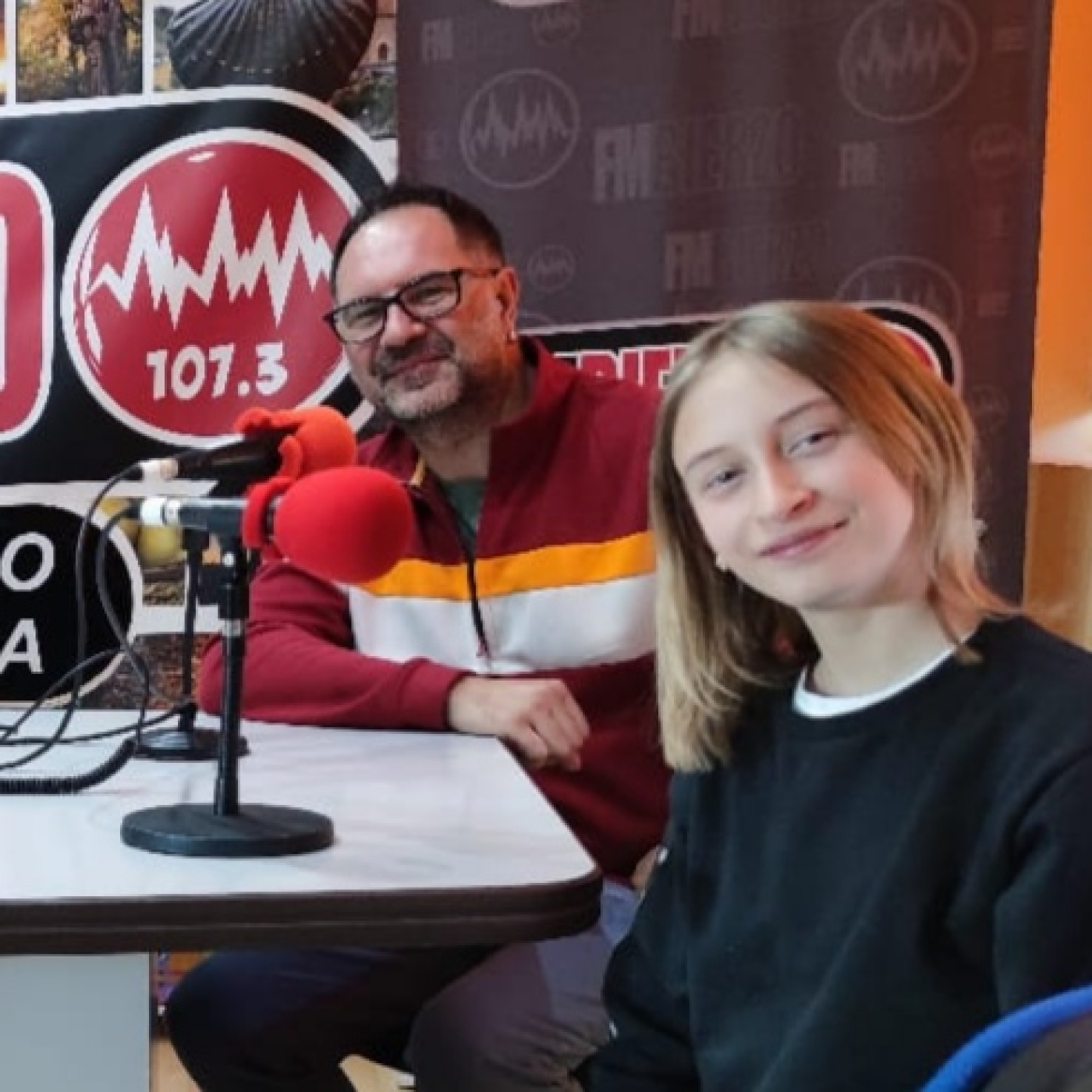 Miguel Cabero es profesor del colegio Menéndez Pidal y nos acompaña con una profesora y alumnos polacos