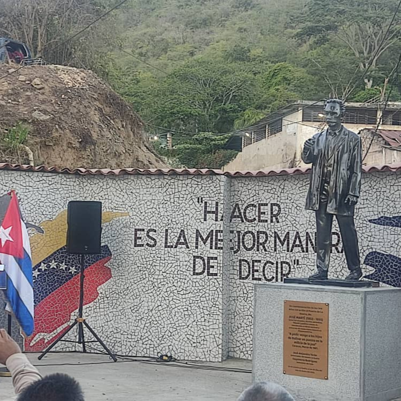 Inauguran monumento erigido a José Martí en Venezuela