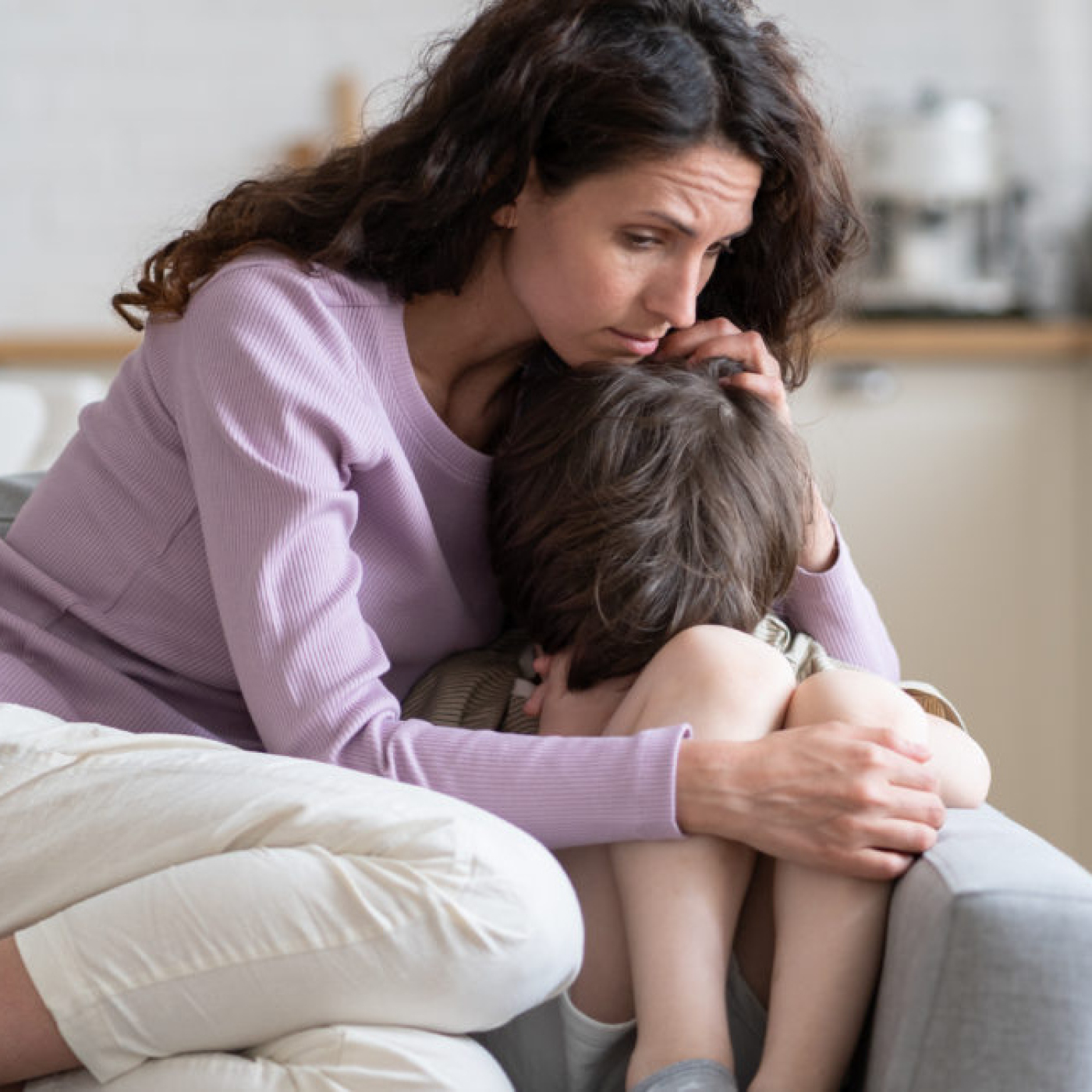 ¿Sobreproteges a tus hijos? Descubre cómo cambiar esta dinámica familiar