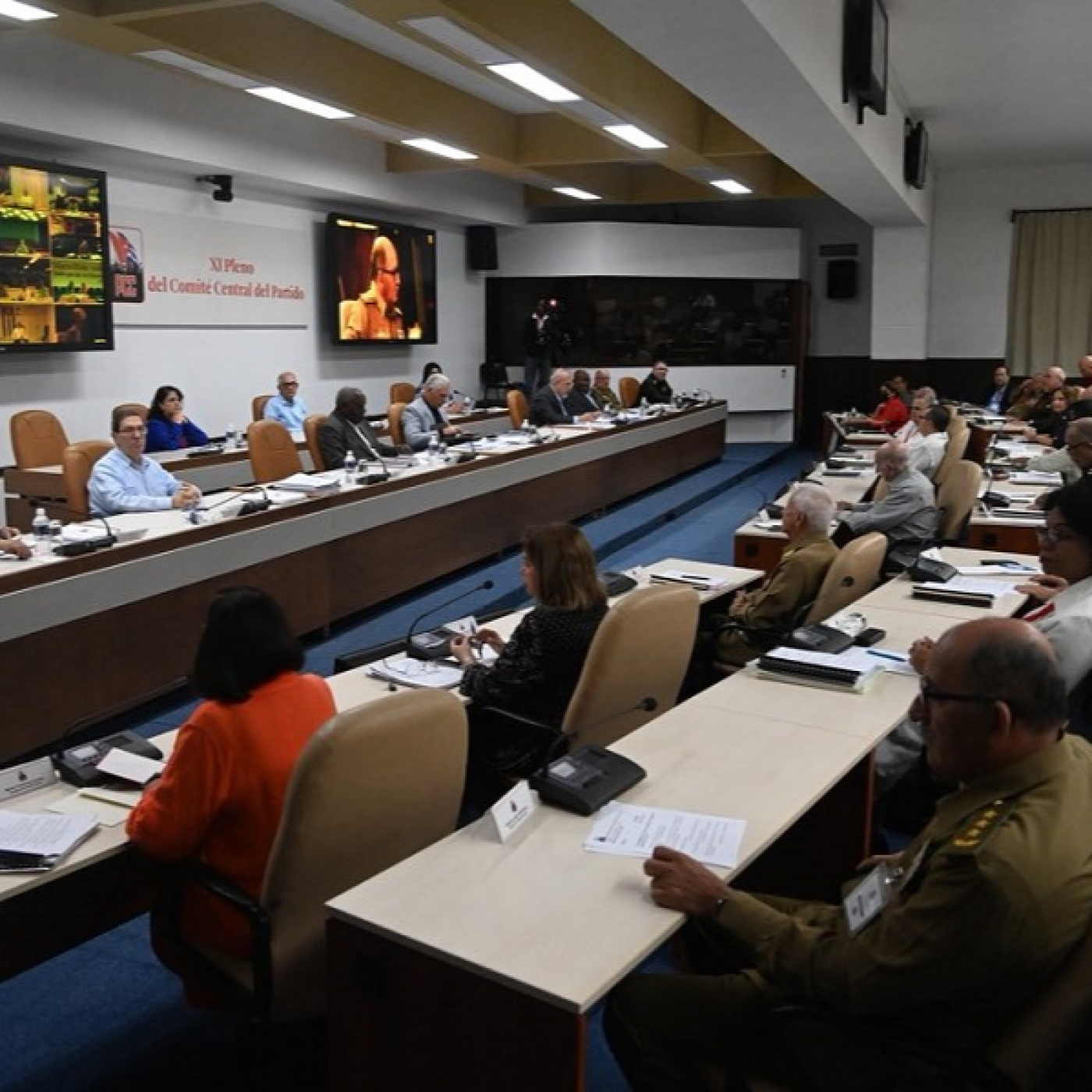 Díaz-Canel en el XI Pleno: «Cada día de la Revolución es una victoria» Díaz-Canel en el XI Pleno: «Cada día de la Revolución es una victoria»