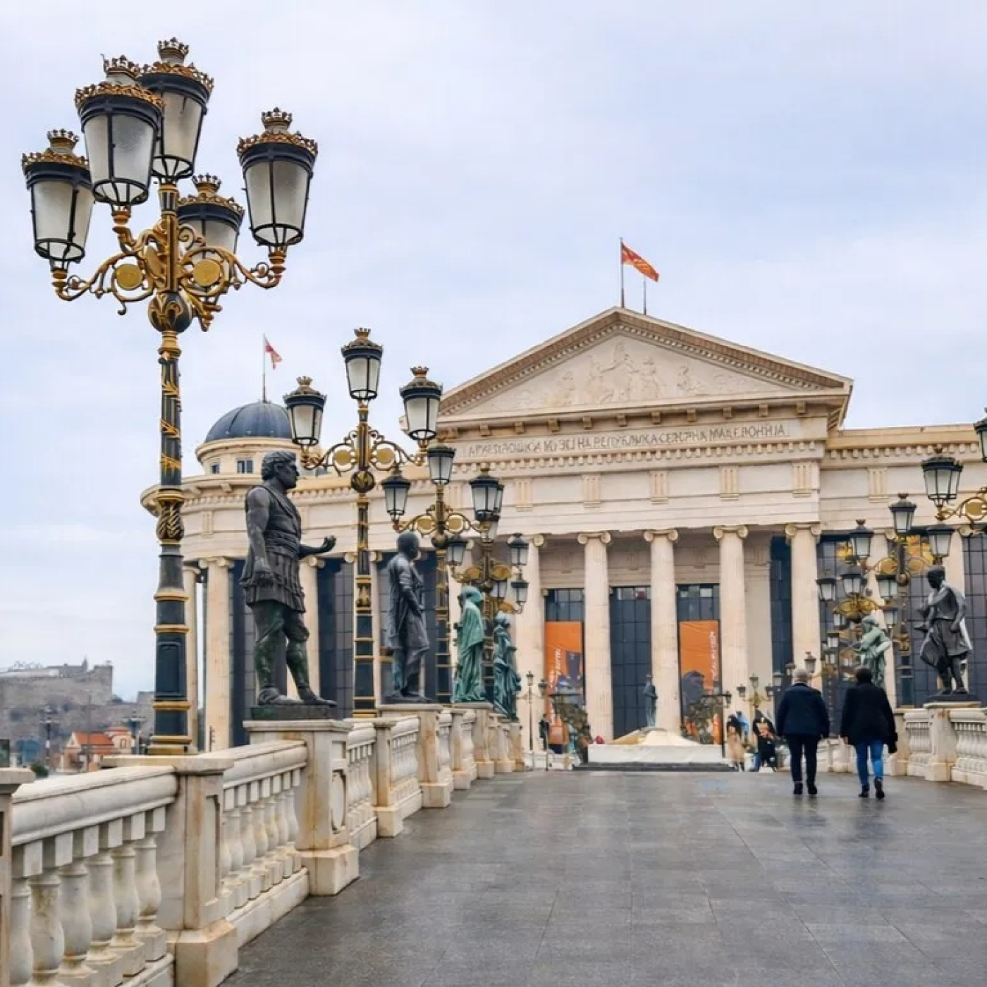 ¿Qué ver en Skopje? La ciudad más surrealista de Europa episode artwork
