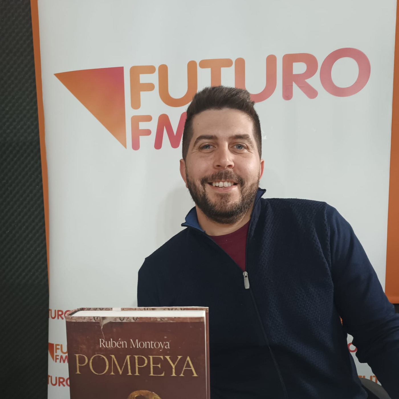 Entrevista con Rubén Montoya, autor de "Pompeya. Una ciudad romana en 100 objetos" episode artwork