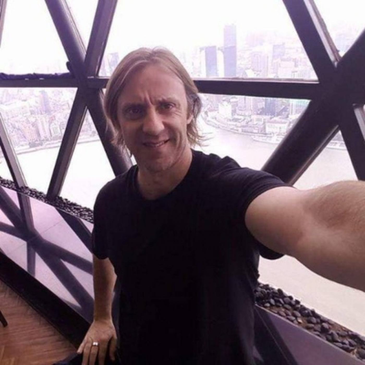 Eduardo Paladini @EduardoPaladini (Periodista. Jefe de Política de Clarín. Conductor en #LadoP en @Rivadavia630 )