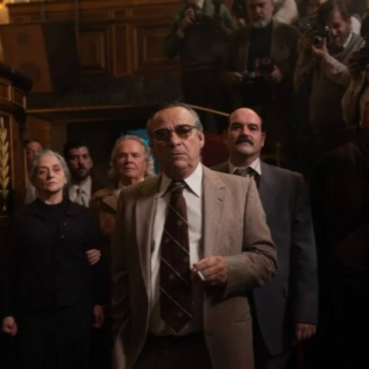 13x01 - Tot és política, amb Laura Martínez i Violeta Peraita