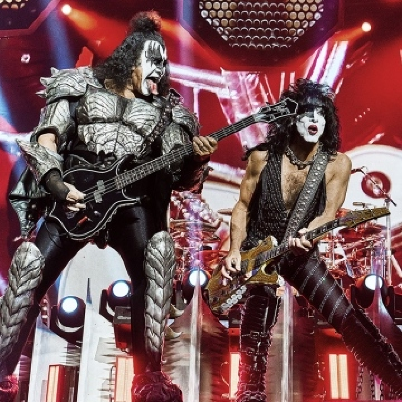 La despedida de Kiss tras una carrera de 50 años, con un espectacular final en NYC: continuarán actuando como avatares. episode artwork