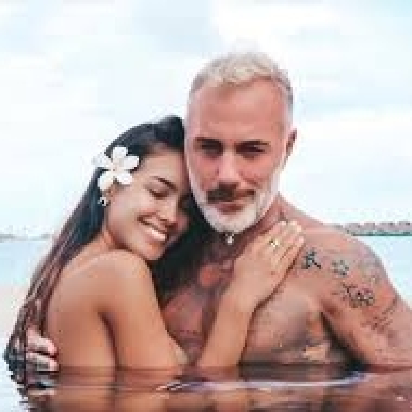 Me gusta el padre de mi amiga, y a ella.