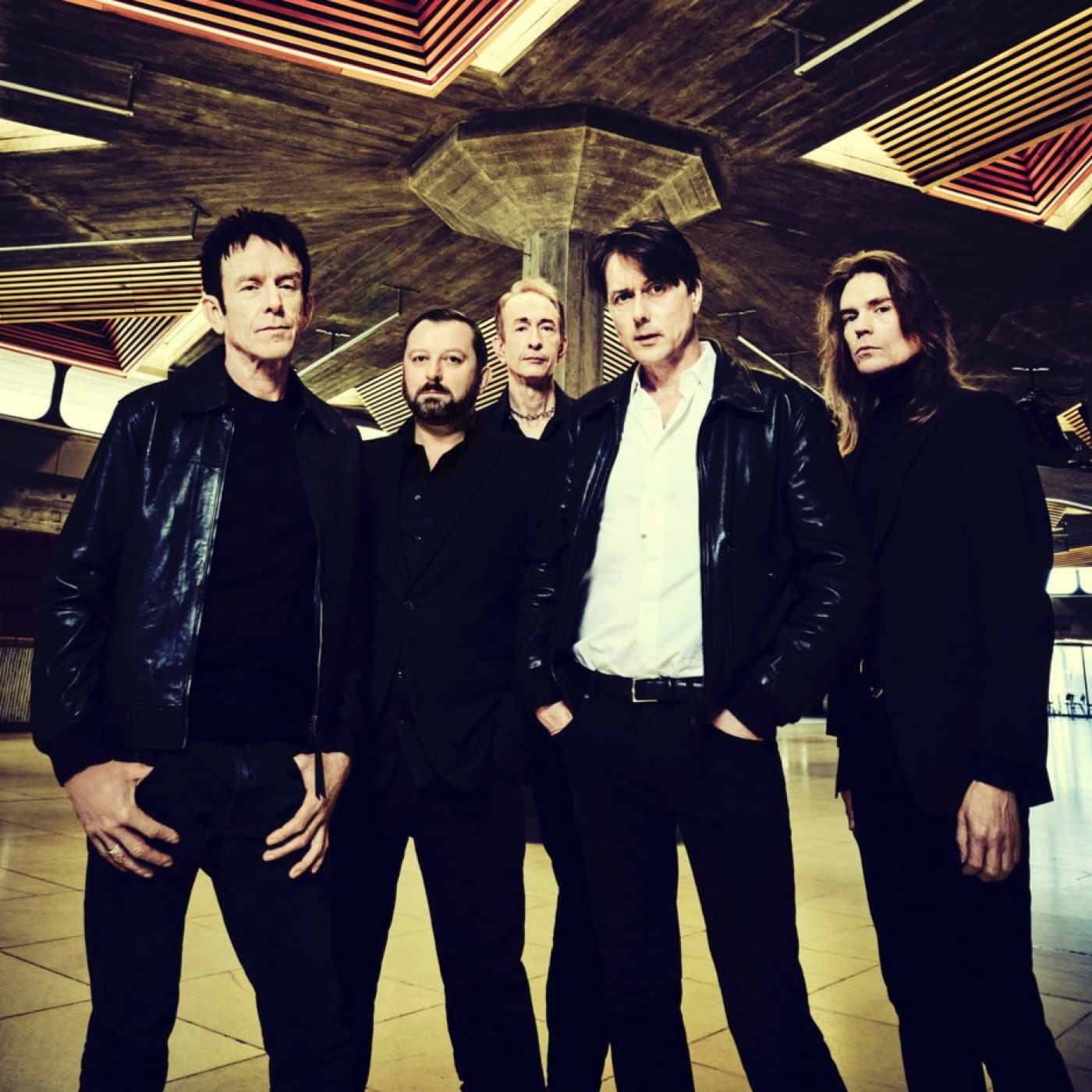 Suede: vulnerables y brillantes en Antidepressants.