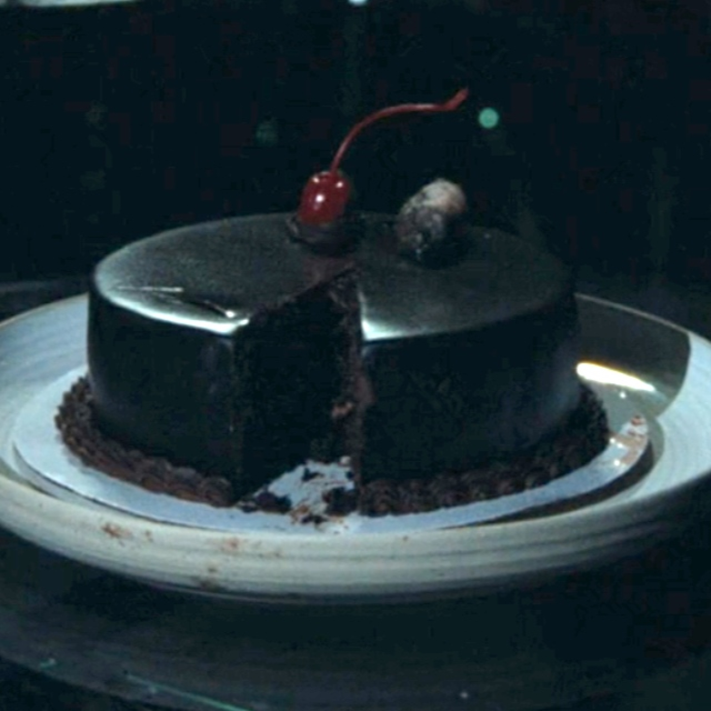 Cine en Serie 337 - Keeper, Puñales por la Espalda: De Entre los Muertos, The Iris Affair, American Sweatshop, The Gold