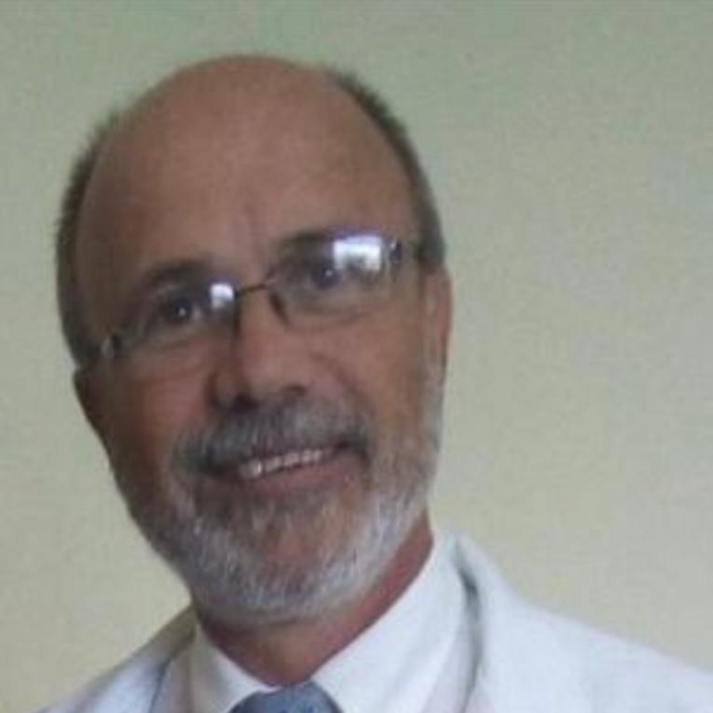Dr Emilio Batagelj Especialista en Oncología y presidente de la @aaoncoclinica @Hora15ECO