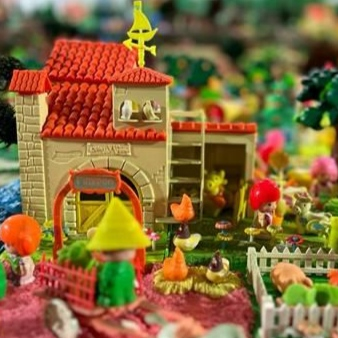 Marta Fernández es la encargada de dar vida al Belén artesanal de Espinoso de Compludo que abrió el pasado sábado