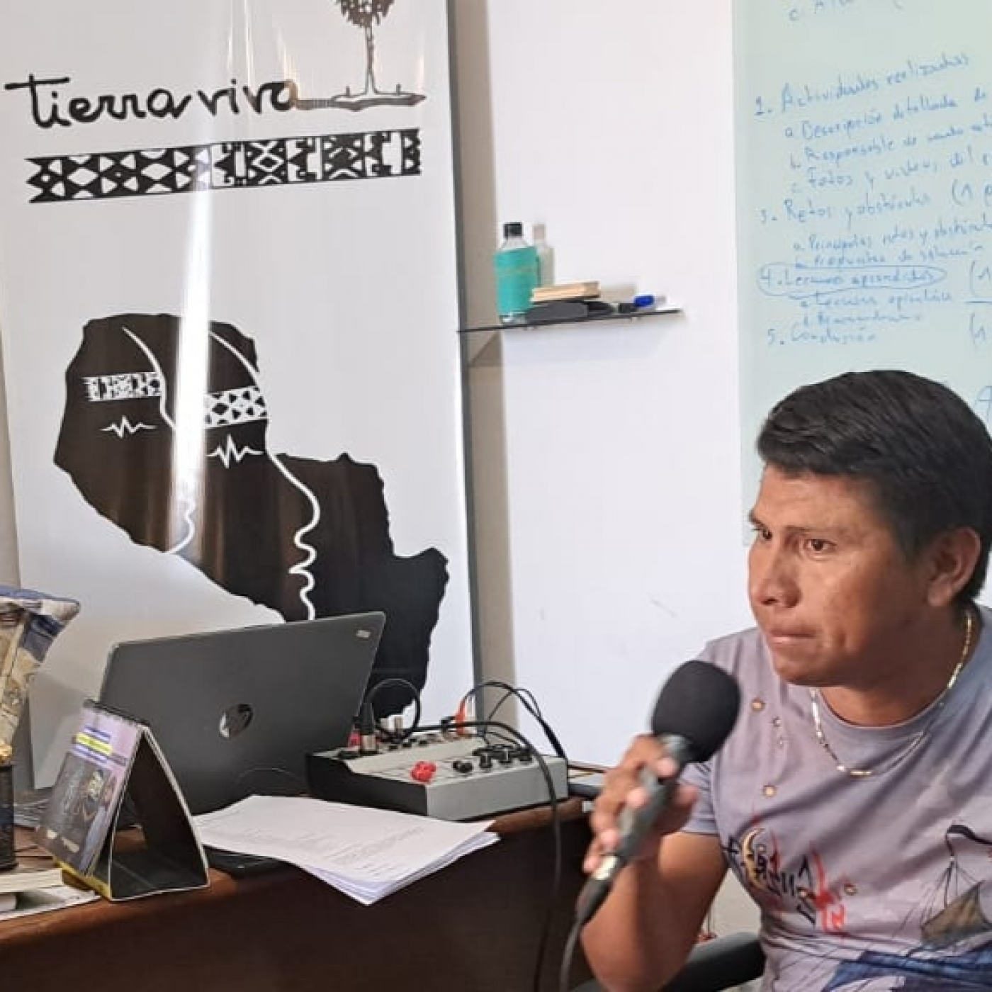 DEVUELVAN NUESTRA TIERRA