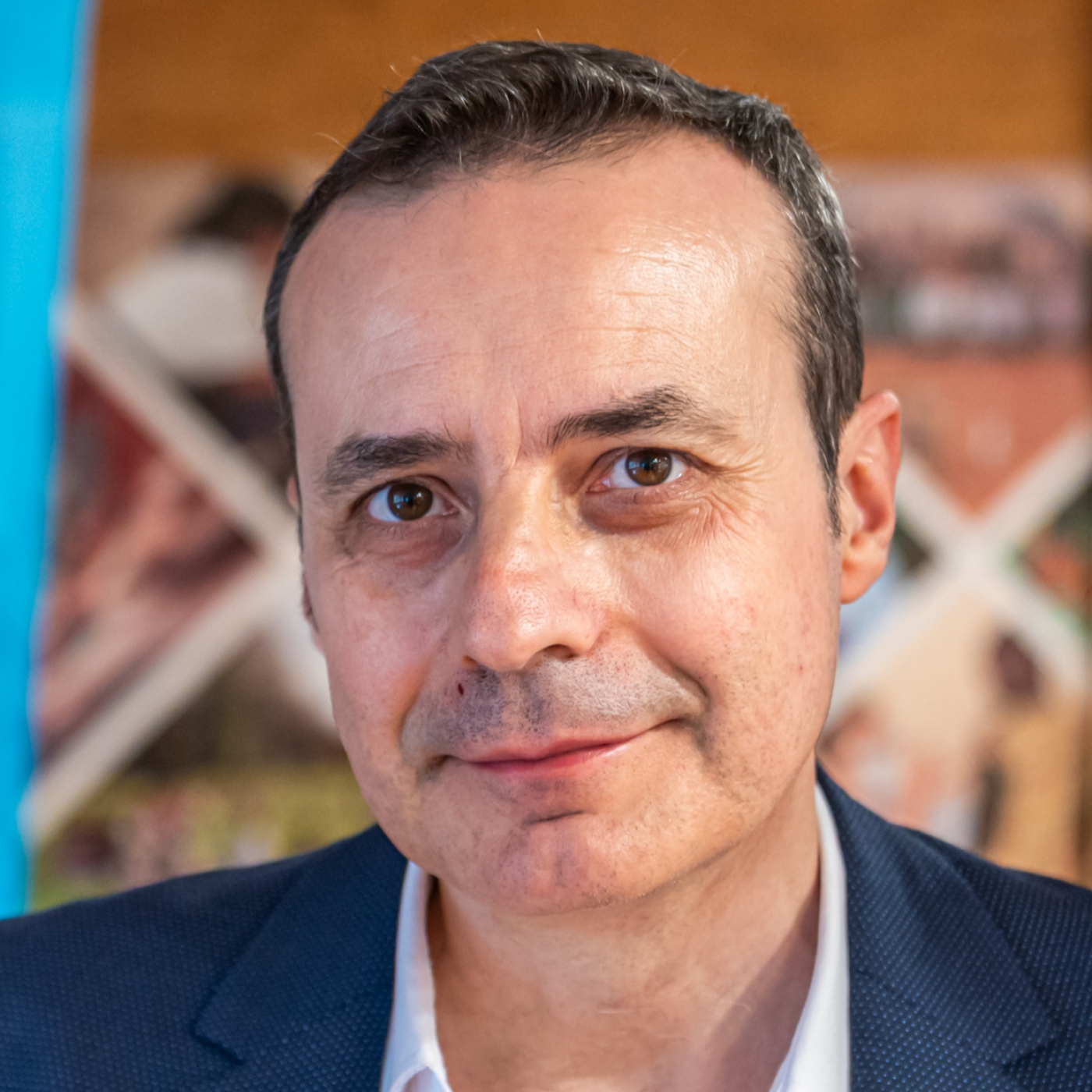 Hoy hablamos con el escritor y periodista, Carlos Fidalgo, que hoy presenta su último libro en Bembibre.