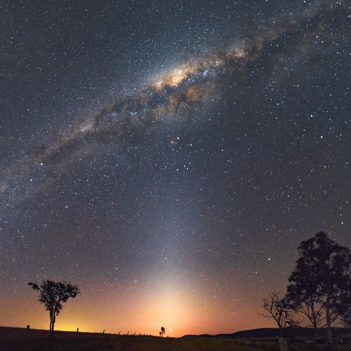 1263 - Auroras, Luz Zodiacal, nubes noctilucentes -El agua en Marte estuvo protegida por CO2 congelado - Puntos Lagrange