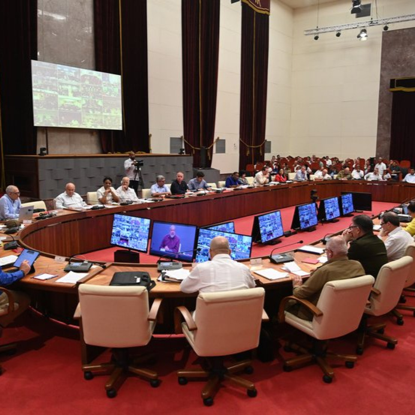 Desde los municipios hasta el país, todos tienen que sentirse parte del equipo de dirección de la Revolución