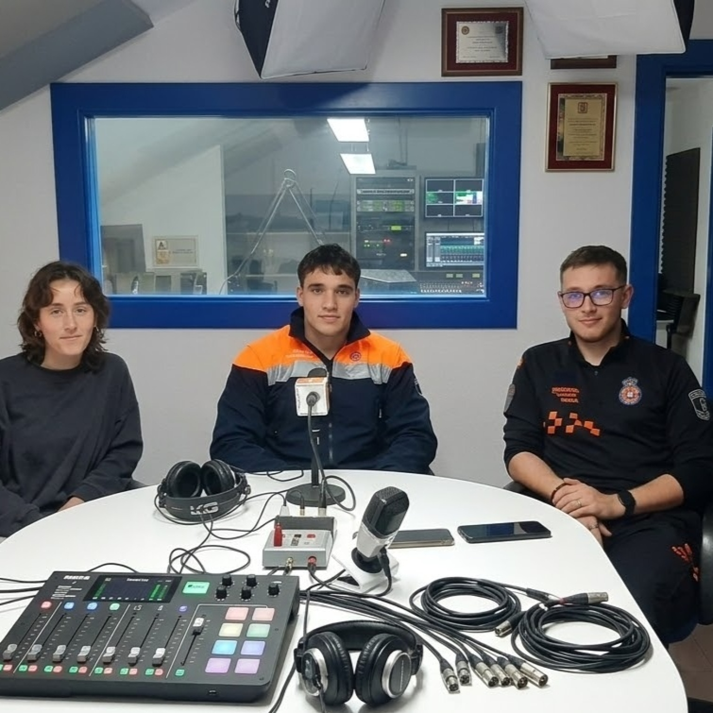 Una semana más, los amigos de Protección Civil visitan nuestros estudios. 10-03-2026. episode artwork