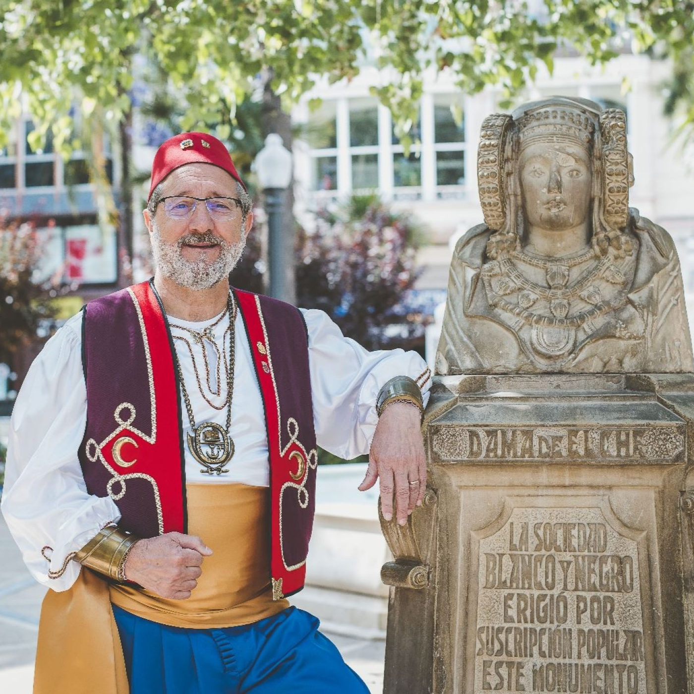 "Cada año los Moros y Cristianos de Elche son diferentes intentando no defraudar al visitante". episode artwork