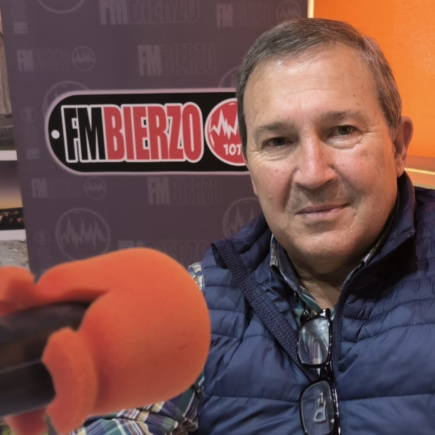 El portavoz de Oncobierzo, Tito Gago, nos habló de la convocatoria para la minifestación en apoyo de la sanidad pública