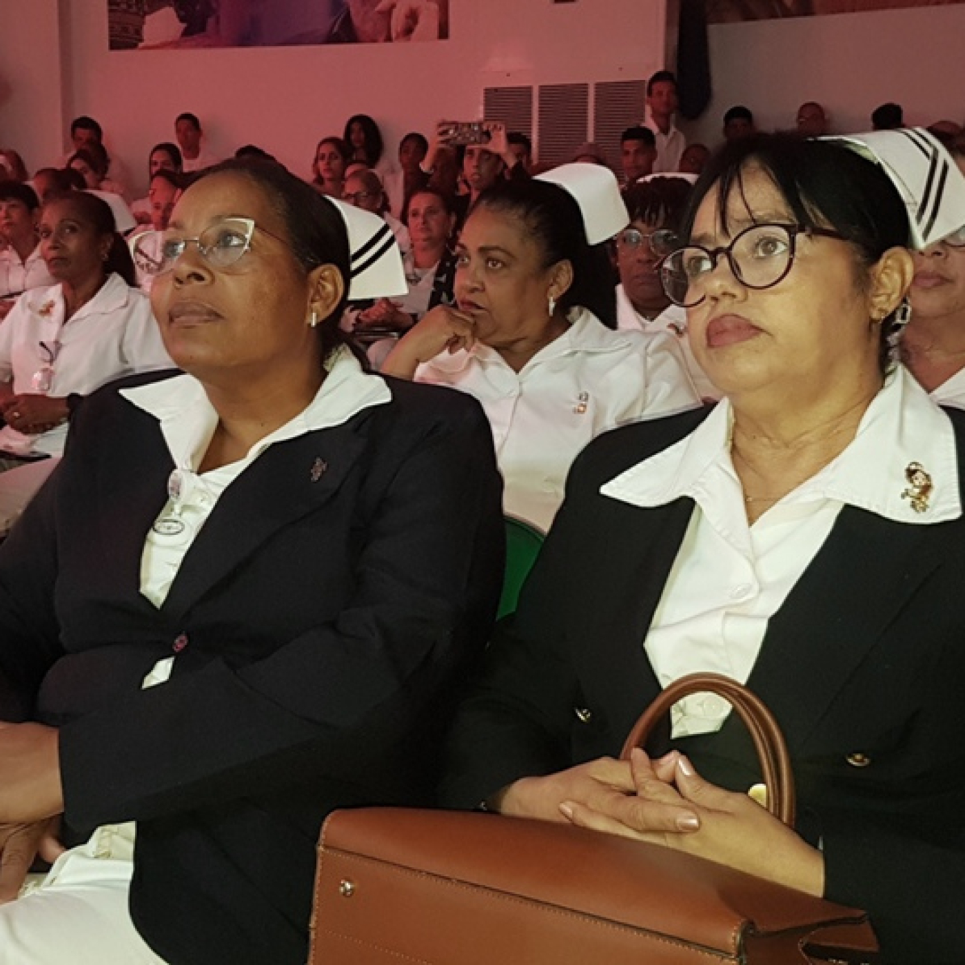 Consagración y humanismo distinguen al personal de enfermería en Camagüey.