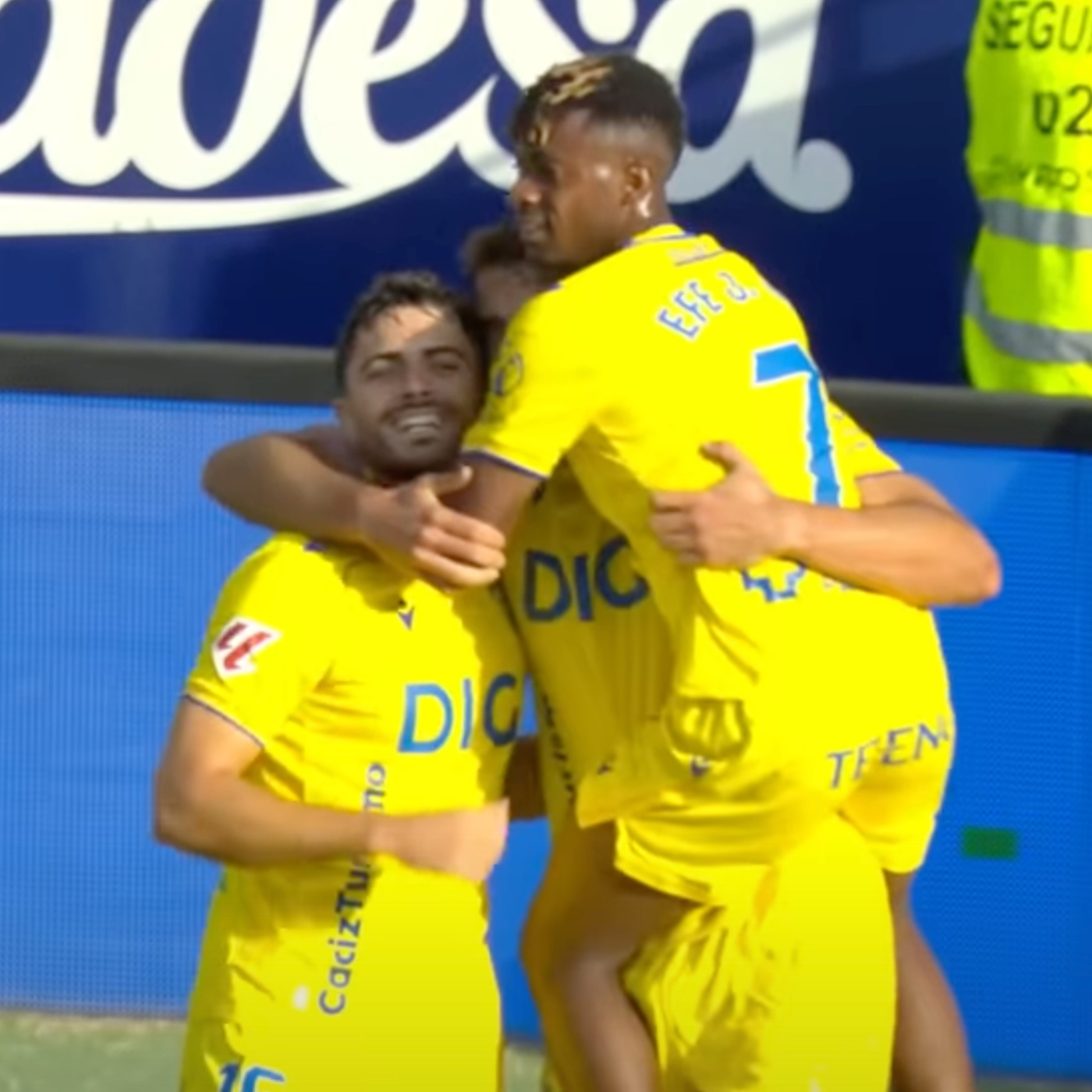 Ortuño estrena gol y el Cádiz triunfo