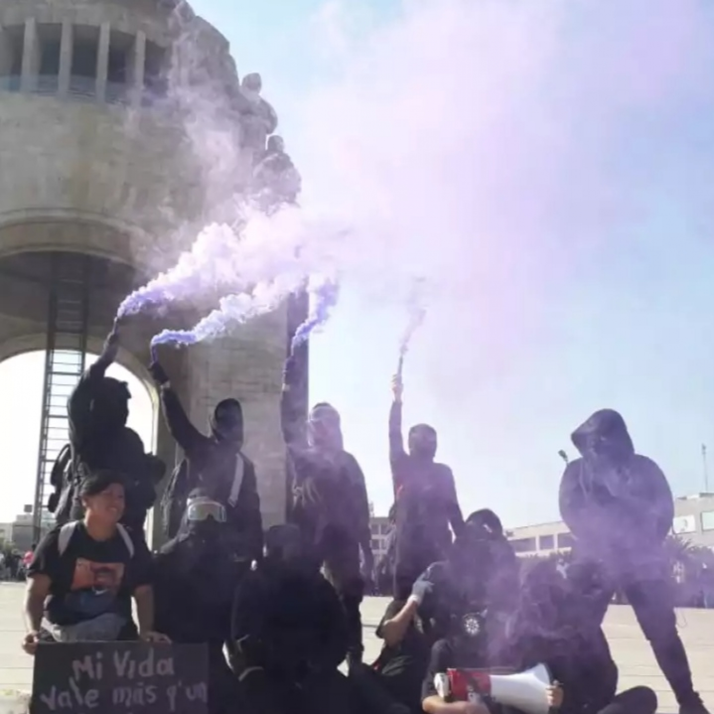 Resumen 2022-11-26 - Rechazan marcha de acarreados, politizan volcán Popocatépetl episode artwork