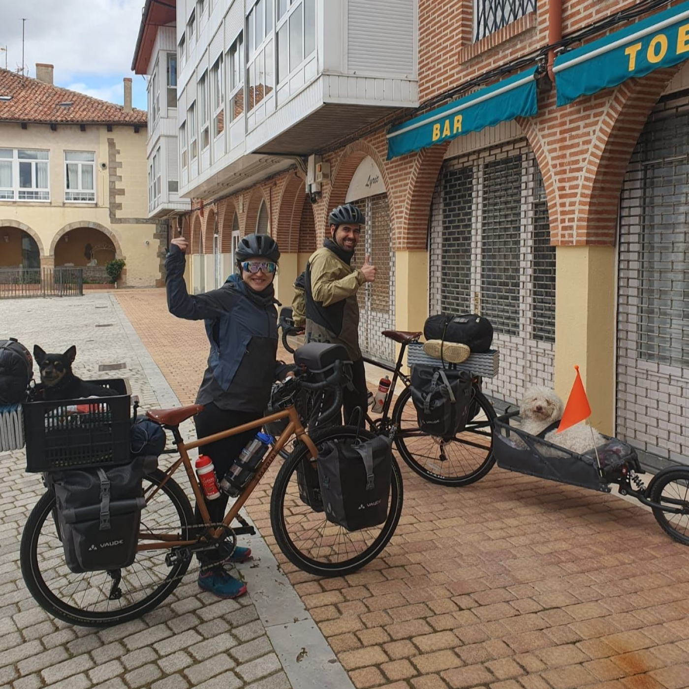 Dos jóvenes aguilarenses viajan en sus bicicletas y con sus perros desde Aguilar de Campoo hasta cabo Norte episode artwork