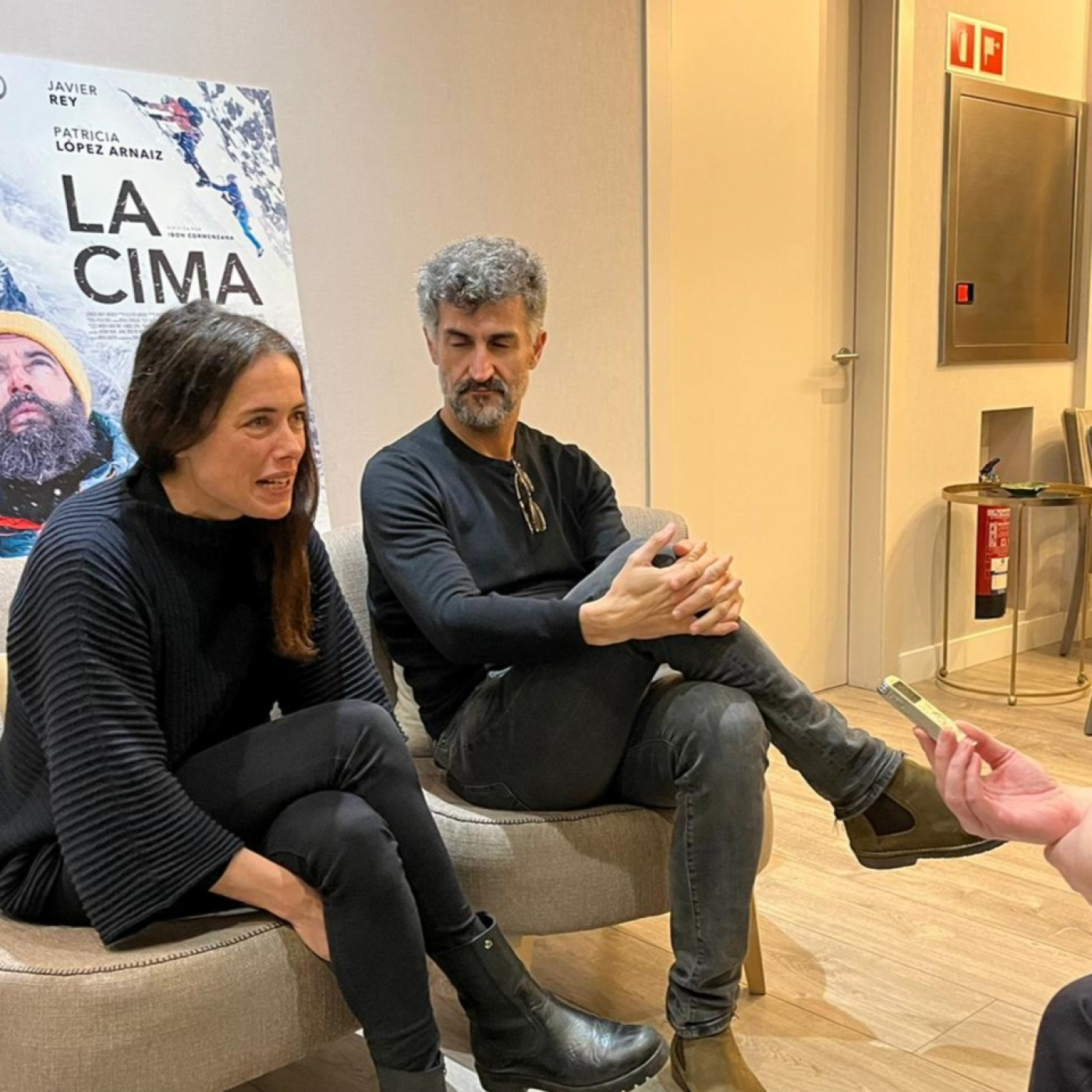 Entrevista a Patricia López Arnaiz e Ibon Cormenzana, protagonista y director, respectivamente, de la película "La cima" episode artwork
