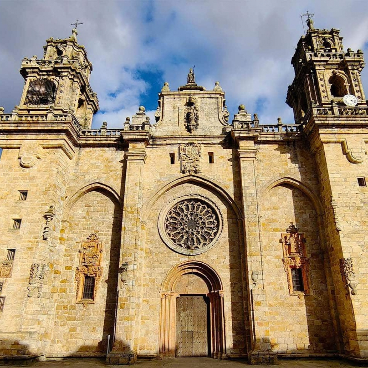 Simón Fernández: "A materia de Relixión ten que ir unida ao patrimonio de cada diocese" episode artwork
