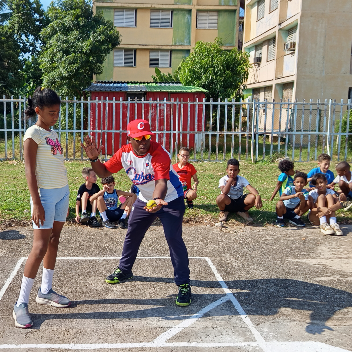 Campeones mundiales de Béisbol 5 “toman” Eterno Baraguá