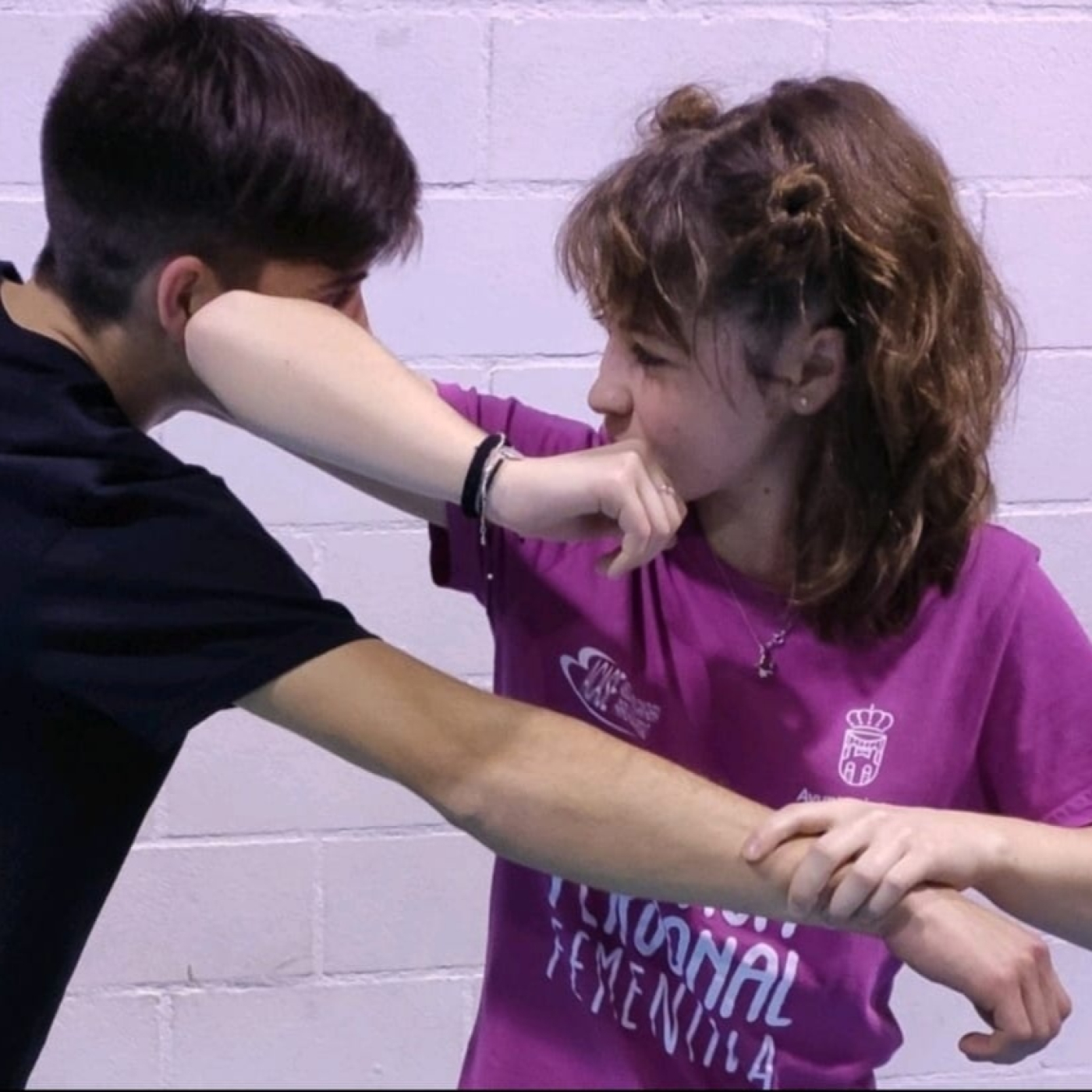 Curso intensivo en Aguilar de Campoo sobre defensa personal femenina y autoprotección episode artwork