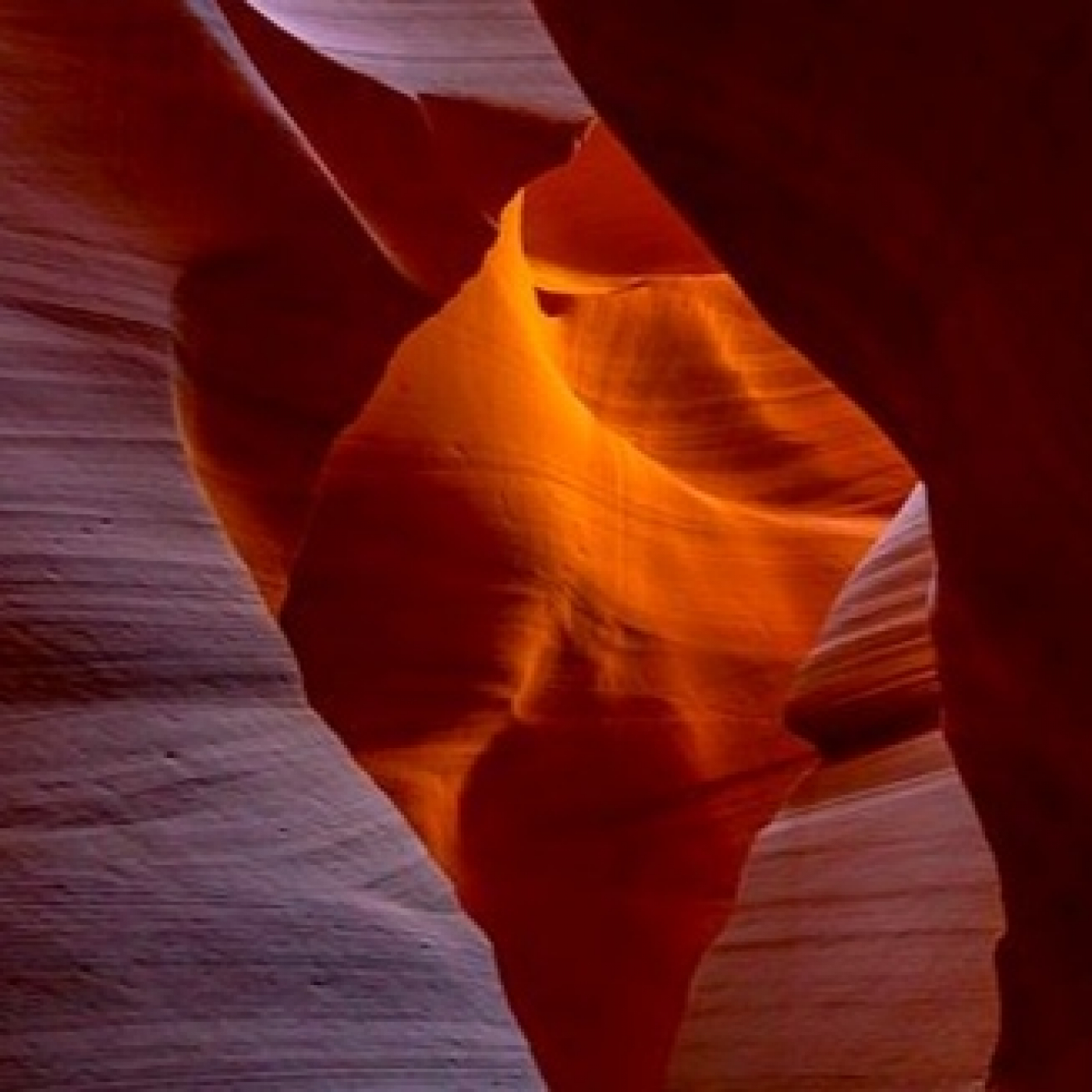 Luces hay entre las piedras