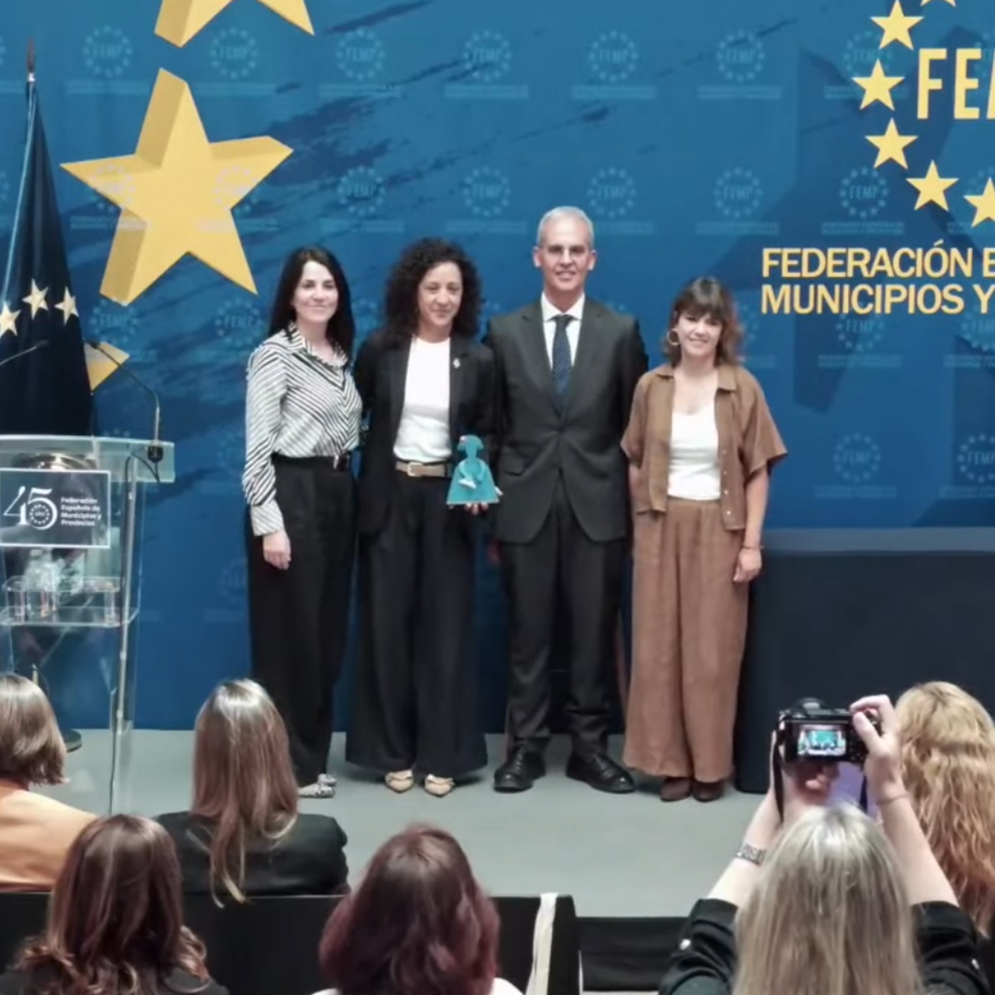 María José Moya: Ens alegra que el Pinós siga guardonat pel seu compromís contra la violència de gènere — Radiopinoso cover