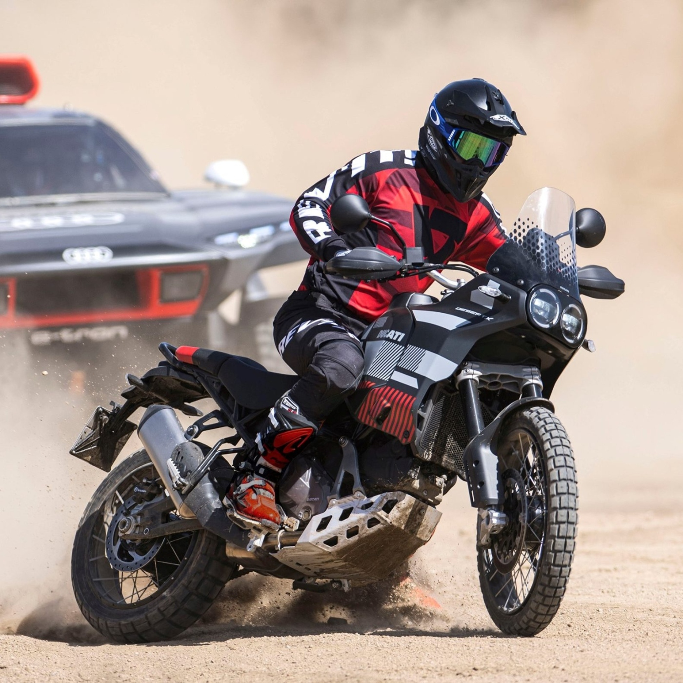 117. Semanal:Ducati Desert X - Vacaciones en moto