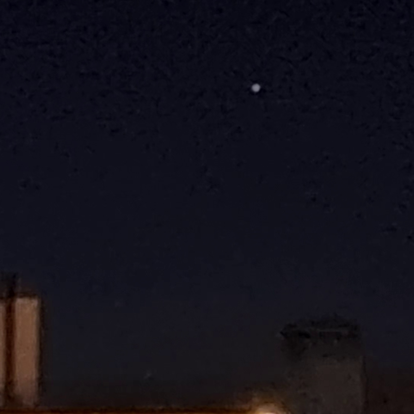 1566 - Luces en el Cielo: Entrevista a Paco Cobos y, en redifusión, las extrañas luces que ven los pilotos