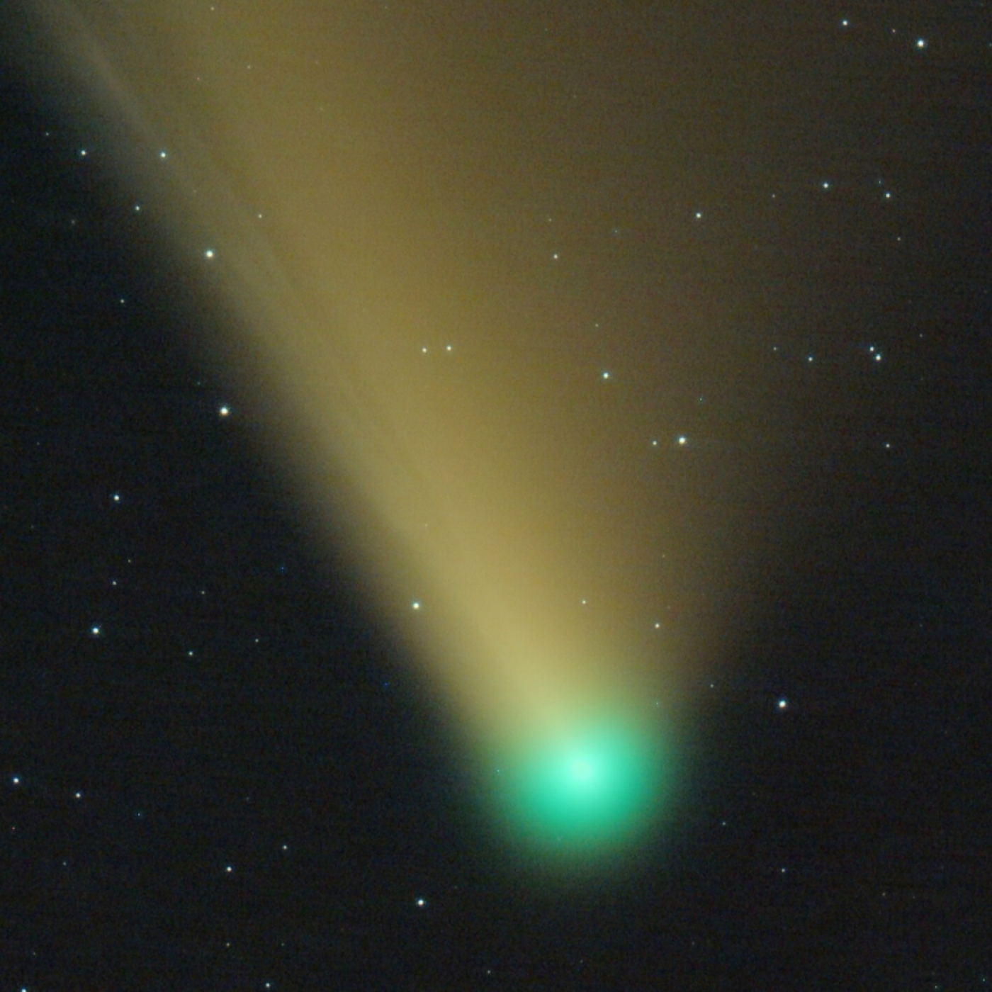573 - UA: Hay luz entre las galaxias; el oscuro cielo nocturno cada vez es menos oscuro; El Cometa Verde... y más - Episodio exclusivo para mecenas