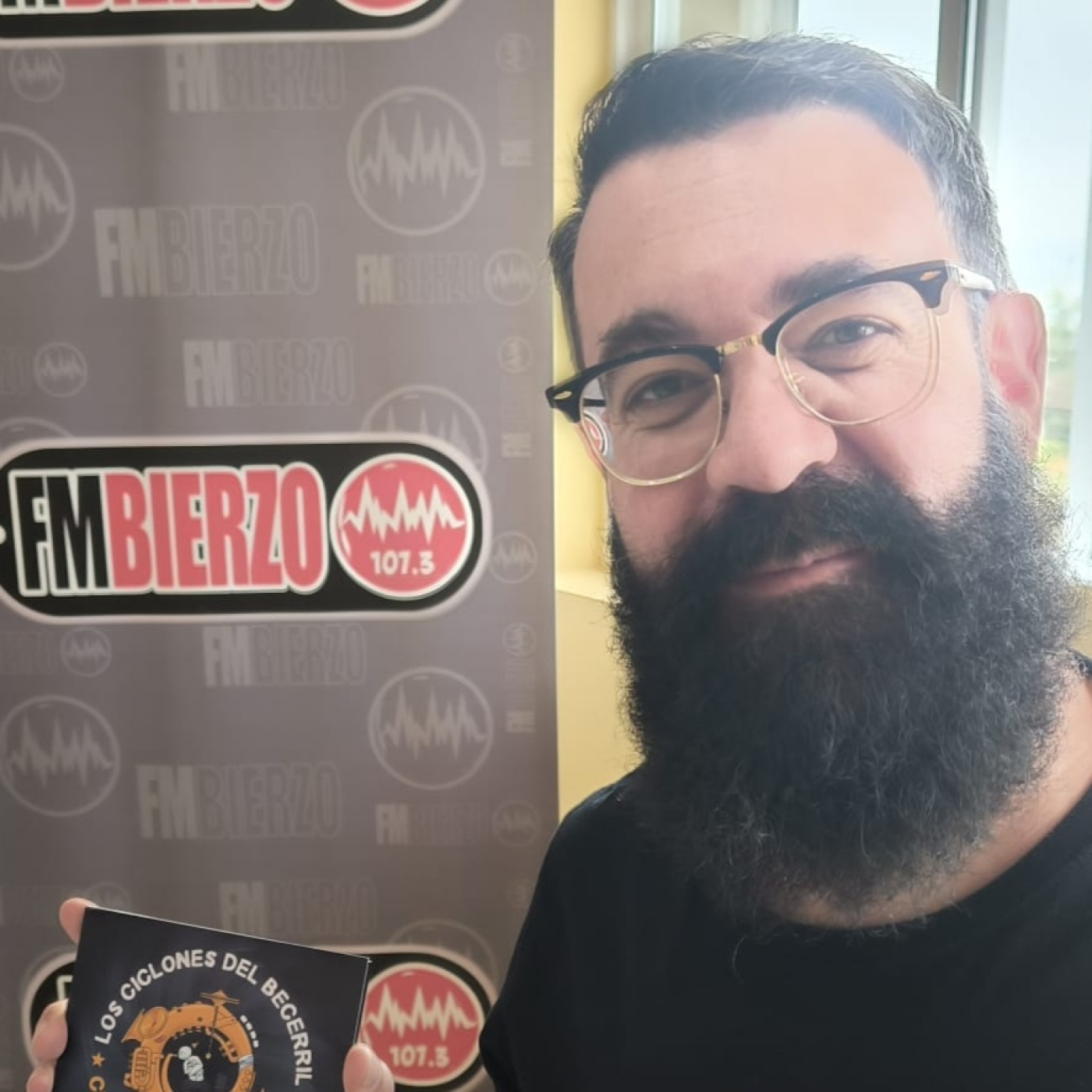 Hoy pudimos disfrutar de la música de la banda Ciclones del Becerril y la presencia de Javi García uno de sus componetes