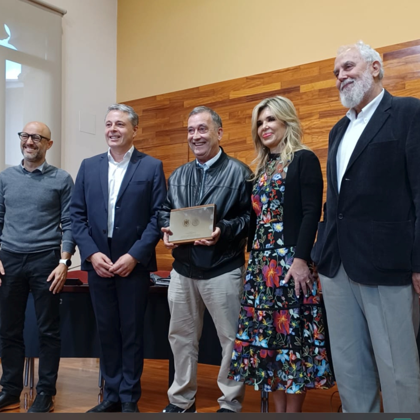 Es jubila en "Paco", el xofer i assistent que ha guiat 14 cònsols a Sant Joan episode artwork