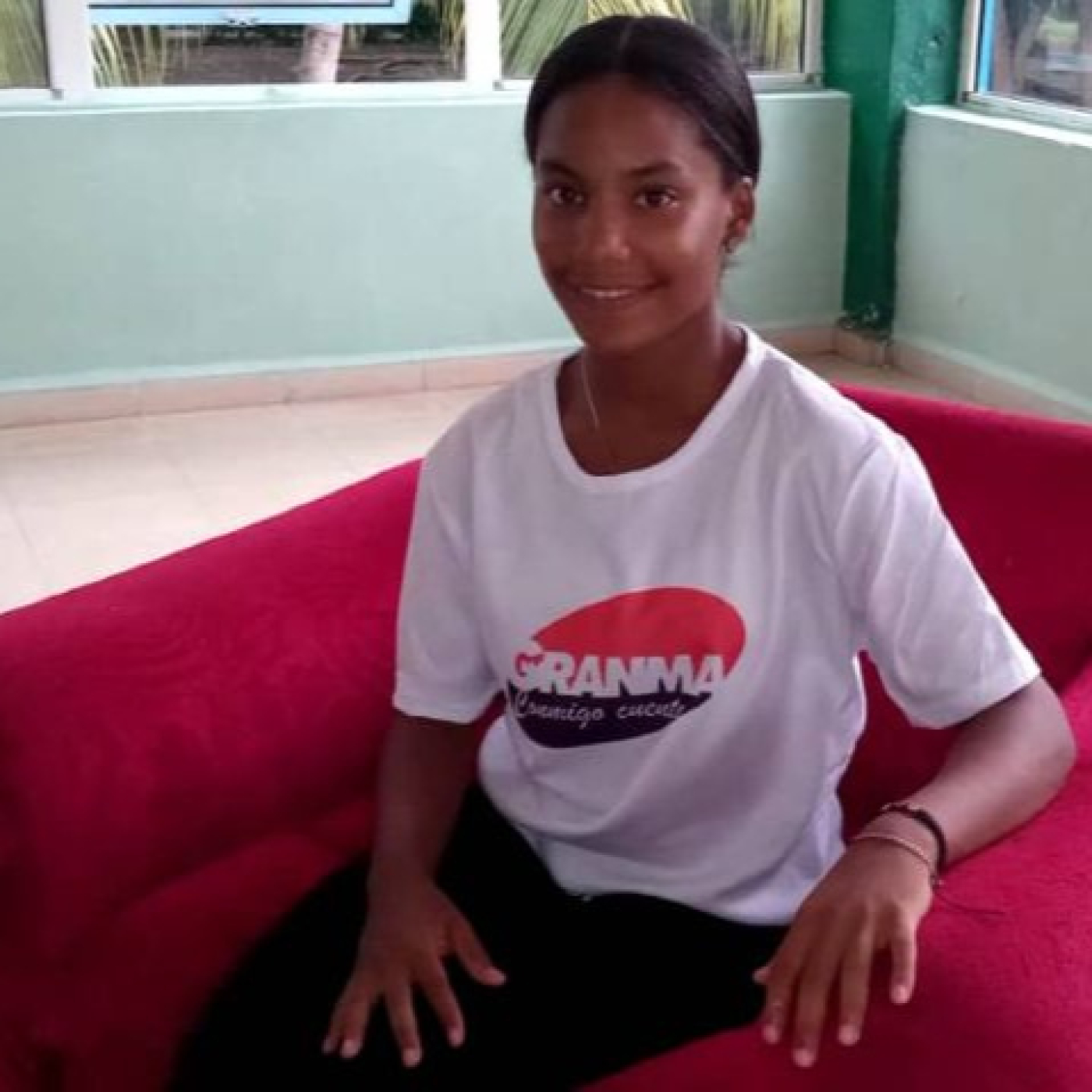 Joven comprometida con su tiempo
