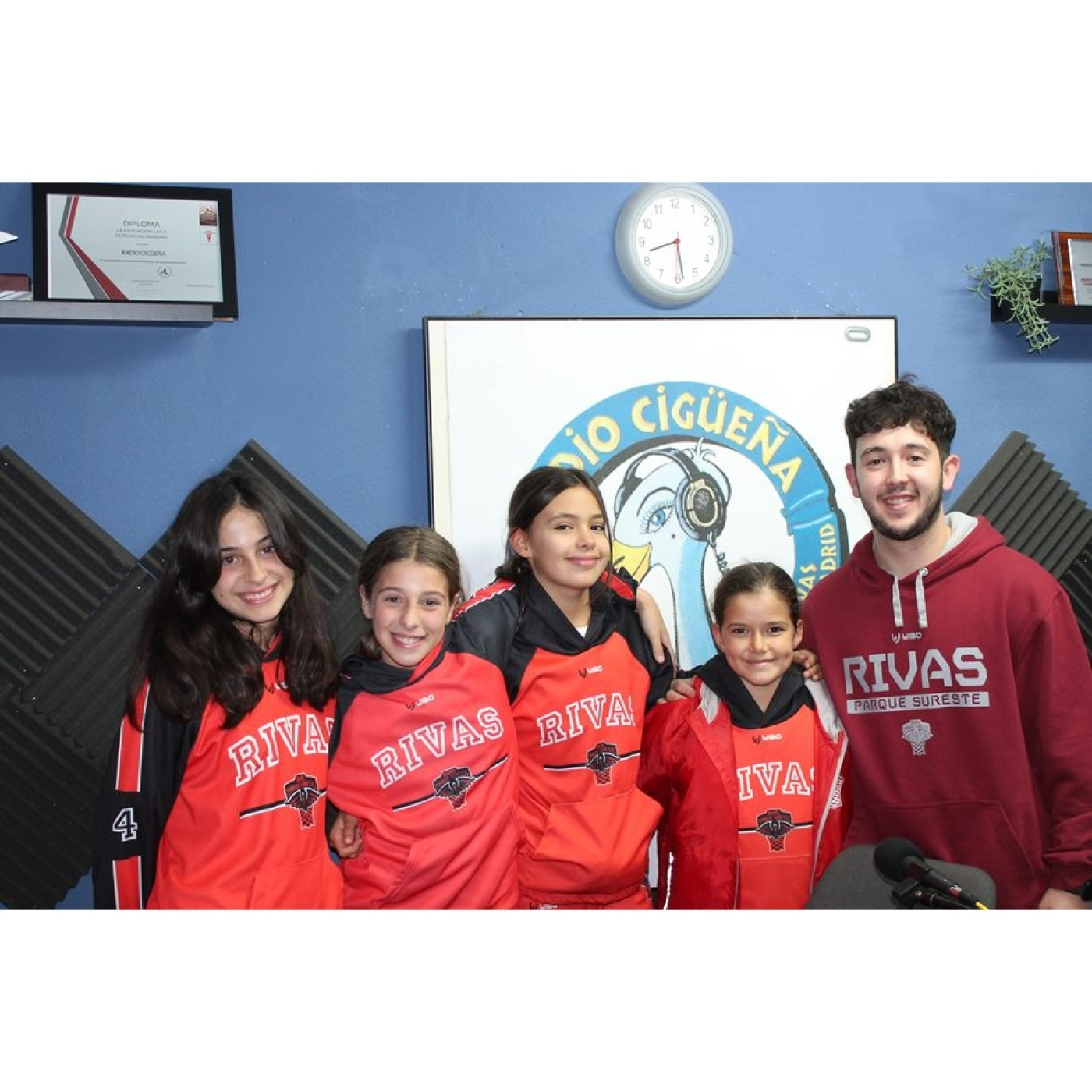 05-12-23Entrevista a jugadoras y entrenador del equipo alevín de baloncesto femenino Parque del Sureste episode artwork