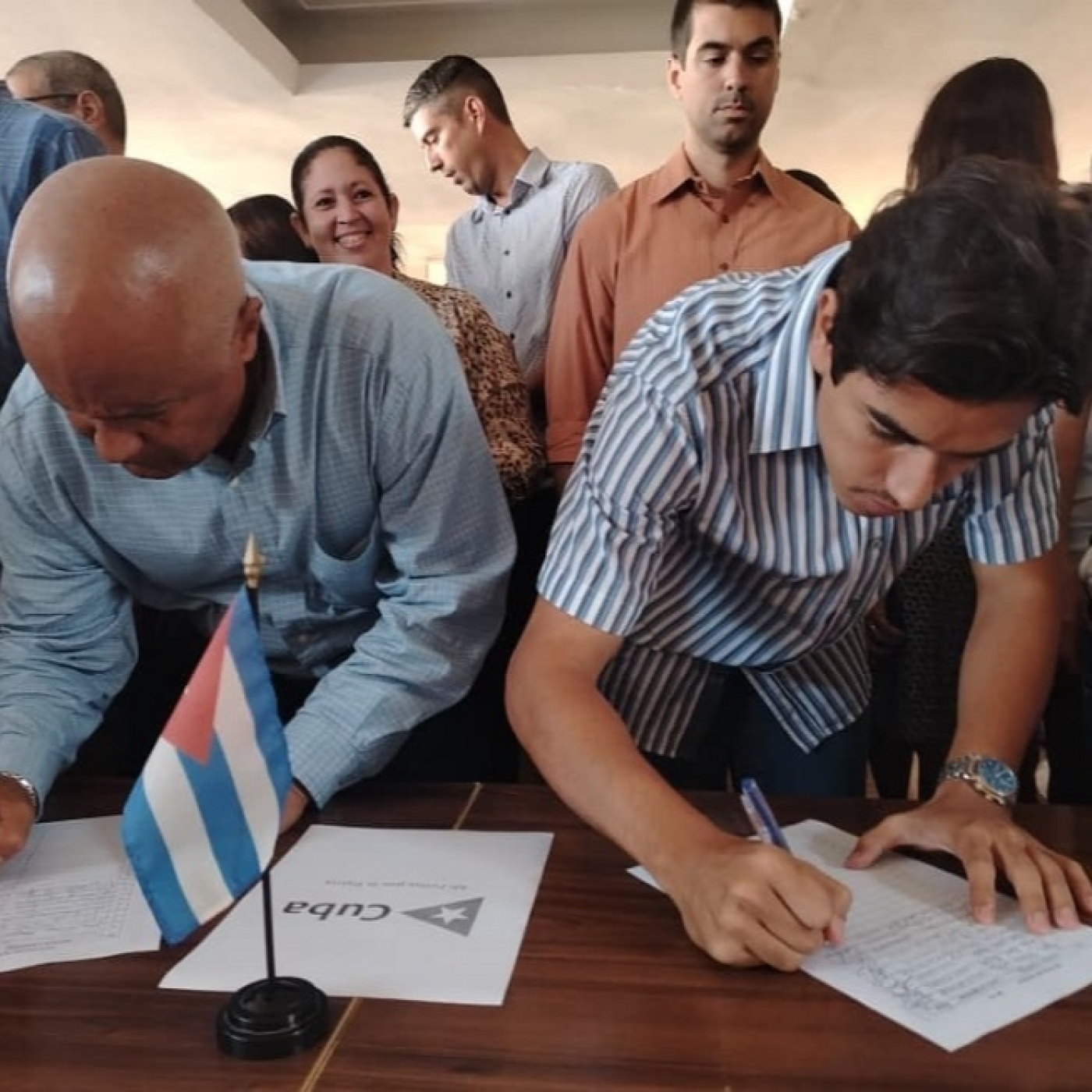 Continúa el movimiento “Mi firma por la Patria”
