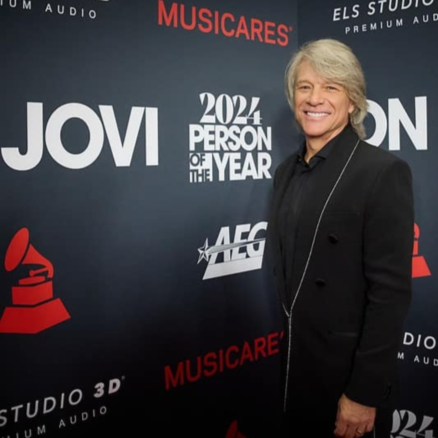 Jon Bon Jovi es honrado por Music Cares y cuenta como 'It's My Life' y Livin' On A Prayer' inspiran a los ucranianos episode artwork
